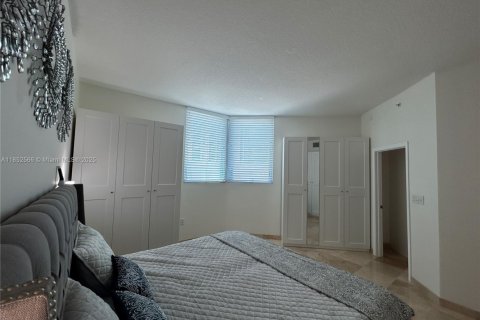 Condo in Miami, Florida, 2 bedrooms  № 1888948 - photo 30
