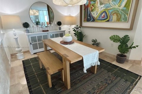 Condo in Miami, Florida, 2 bedrooms  № 1888948 - photo 11