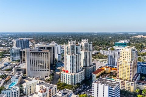 Condo in Miami, Florida, 2 bedrooms  № 1888948 - photo 3