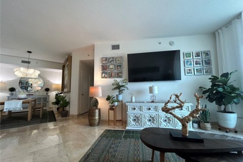 Condo in Miami, Florida, 2 bedrooms  № 1888948 - photo 9