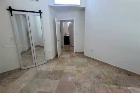 Condo in Miami, Florida, 2 bedrooms  № 1888948 - photo 24