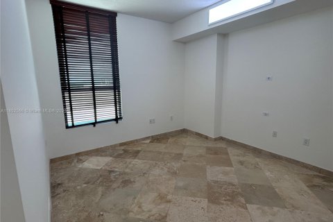 Condo in Miami, Florida, 2 bedrooms  № 1888948 - photo 23