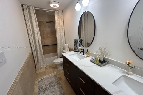 Condo in Miami, Florida, 2 bedrooms  № 1888948 - photo 20