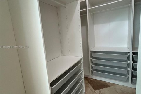 Condo in Miami, Florida, 2 bedrooms  № 1888948 - photo 25