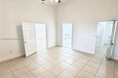 Villa ou maison à louer à Sunrise, Floride: 2 chambres, 126.81 m2 № 1998297 - photo 11