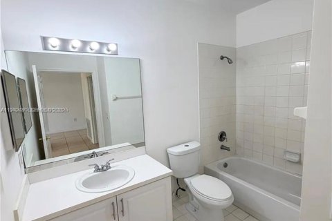 Villa ou maison à louer à Sunrise, Floride: 2 chambres, 126.81 m2 № 1998297 - photo 9