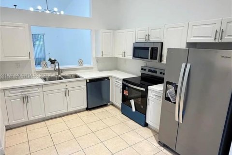 Villa ou maison à louer à Sunrise, Floride: 2 chambres, 126.81 m2 № 1998297 - photo 5