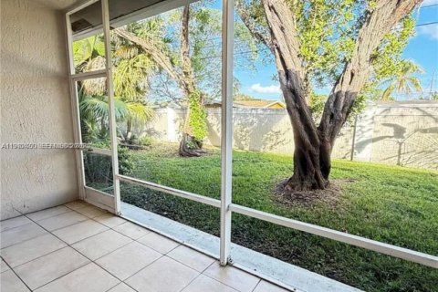 Villa ou maison à louer à Sunrise, Floride: 2 chambres, 126.81 m2 № 1998297 - photo 17