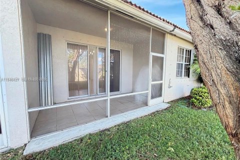 Villa ou maison à louer à Sunrise, Floride: 2 chambres, 126.81 m2 № 1998297 - photo 18