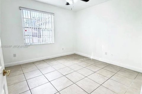 Villa ou maison à louer à Sunrise, Floride: 2 chambres, 126.81 m2 № 1998297 - photo 7