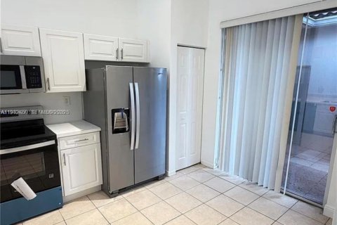 Villa ou maison à louer à Sunrise, Floride: 2 chambres, 126.81 m2 № 1998297 - photo 6