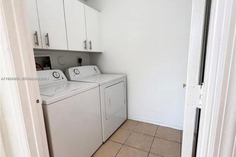 Villa ou maison à louer à Sunrise, Floride: 2 chambres, 126.81 m2 № 1998297 - photo 15