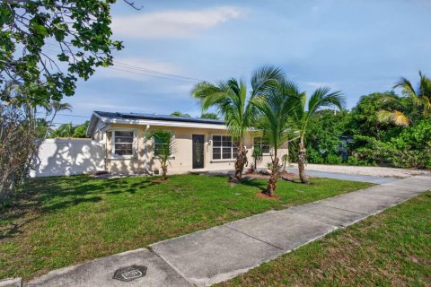 House in Pompano Beach, Florida 3 bedrooms, 101.36 sq.m. № 2401233 - photo 5