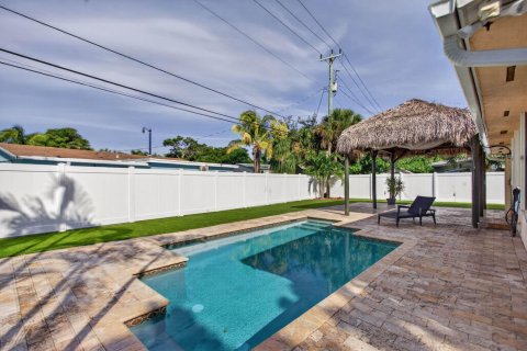 House in Pompano Beach, Florida 3 bedrooms, 101.36 sq.m. № 2401233 - photo 2