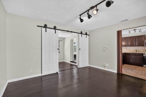 House in Pompano Beach, Florida 3 bedrooms, 101.36 sq.m. № 2401233 - photo 17