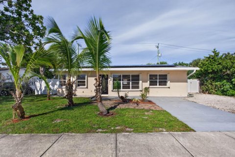 House in Pompano Beach, Florida 3 bedrooms, 101.36 sq.m. № 2401233 - photo 6