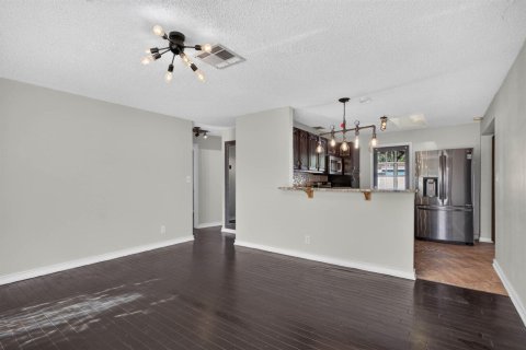 House in Pompano Beach, Florida 3 bedrooms, 101.36 sq.m. № 2401233 - photo 10