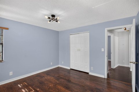 House in Pompano Beach, Florida 3 bedrooms, 101.36 sq.m. № 2401233 - photo 29