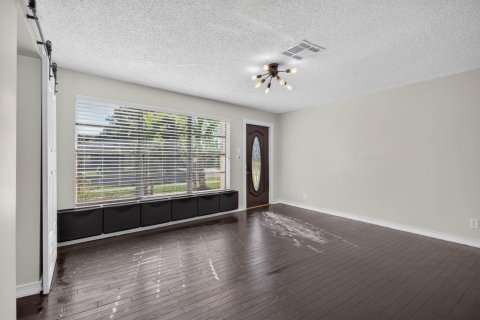 House in Pompano Beach, Florida 3 bedrooms, 101.36 sq.m. № 2401233 - photo 9