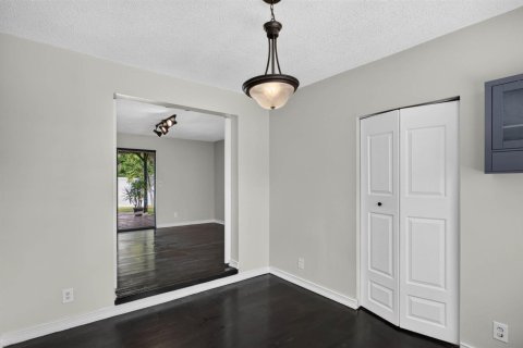 House in Pompano Beach, Florida 3 bedrooms, 101.36 sq.m. № 2401233 - photo 21