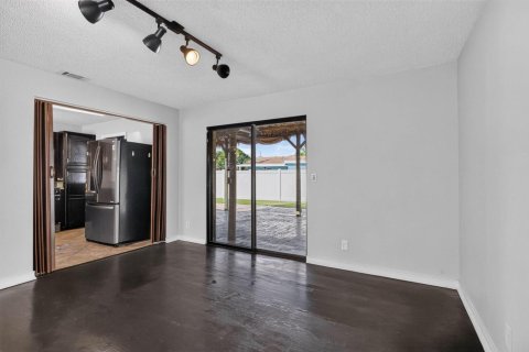 House in Pompano Beach, Florida 3 bedrooms, 101.36 sq.m. № 2401233 - photo 18