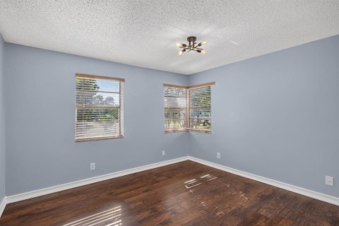 House in Pompano Beach, Florida 3 bedrooms, 101.36 sq.m. № 2401233 - photo 28
