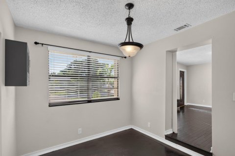 House in Pompano Beach, Florida 3 bedrooms, 101.36 sq.m. № 2401233 - photo 23
