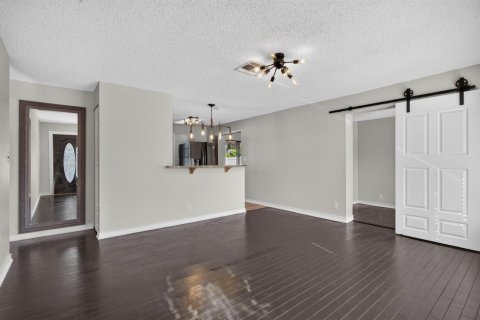 House in Pompano Beach, Florida 3 bedrooms, 101.36 sq.m. № 2401233 - photo 7