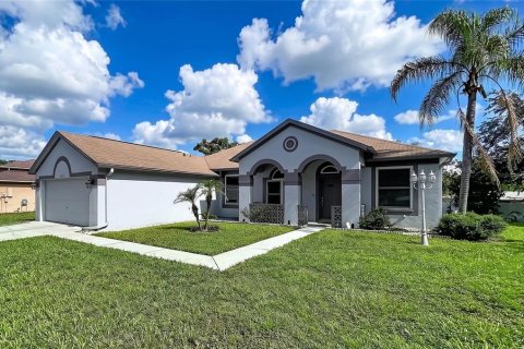 House in Valrico, Florida 4 bedrooms, 186.55 sq.m. № 2302982