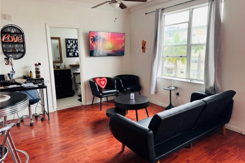 Condo in Miami Beach, Florida  № 1705757 - photo 9
