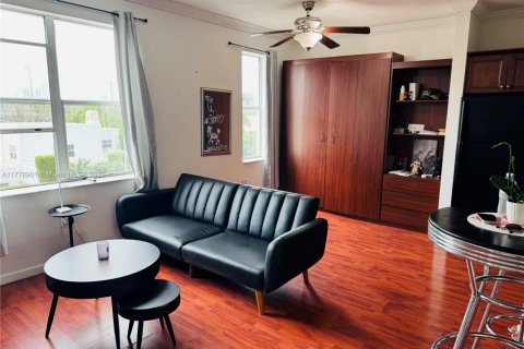 Condo in Miami Beach, Florida  № 1705757 - photo 2