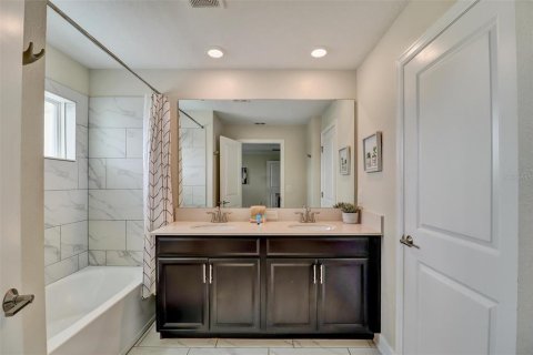 Adosado en venta en Davenport, Florida, 4 dormitorios, 177.81 m2 № 2427615 - foto 15