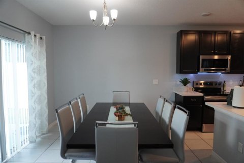 House in Davenport, Florida 3 bedrooms, 140.47 sq.m. № 2229777 - photo 22