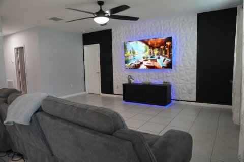 House in Davenport, Florida 3 bedrooms, 140.47 sq.m. № 2229777 - photo 18