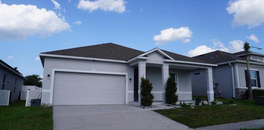 House in Davenport, Florida 3 bedrooms, 140.47 sq.m. № 2229777