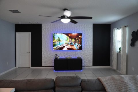 House in Davenport, Florida 3 bedrooms, 140.47 sq.m. № 2229777 - photo 17
