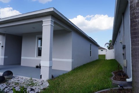 House in Davenport, Florida 3 bedrooms, 140.47 sq.m. № 2229777 - photo 5