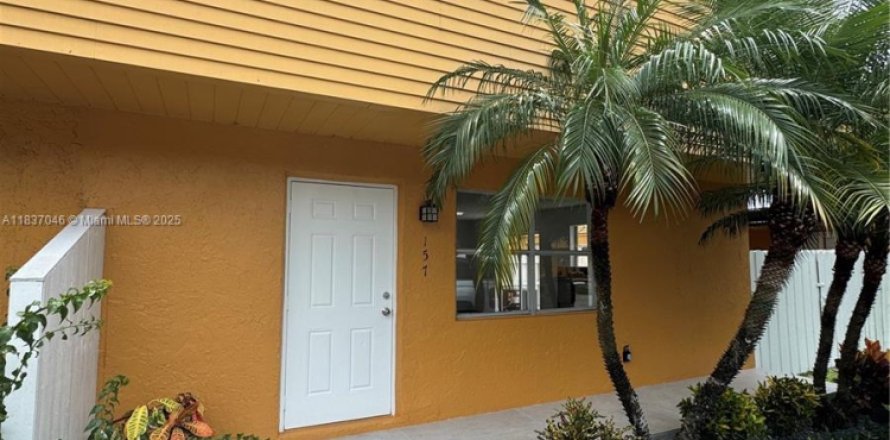 Townhouse in Homestead, Florida 3 bedrooms, 108.42 sq.m. № 2012895