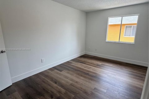 Townhouse in Homestead, Florida 3 bedrooms, 108.42 sq.m. № 2012895 - photo 5