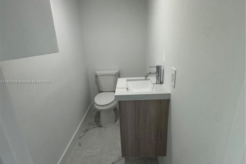 Townhouse in Homestead, Florida 3 bedrooms, 108.42 sq.m. № 2012895 - photo 11