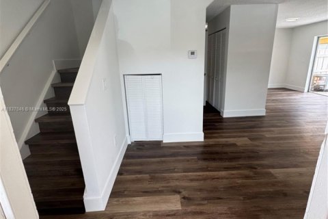 Townhouse in Homestead, Florida 3 bedrooms, 108.42 sq.m. № 2012895 - photo 2