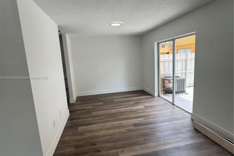 Townhouse in Homestead, Florida 3 bedrooms, 108.42 sq.m. № 2012895 - photo 3