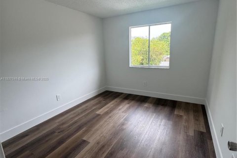 Townhouse in Homestead, Florida 3 bedrooms, 108.42 sq.m. № 2012895 - photo 10