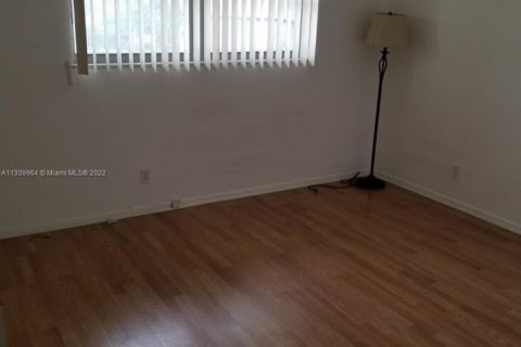 Copropriété à vendre à Hollywood, Floride: 2 chambres, 105.07 m2 № 2045546 - photo 5