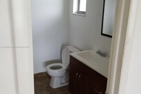 Copropriété à vendre à Hollywood, Floride: 2 chambres, 105.07 m2 № 2045546 - photo 3