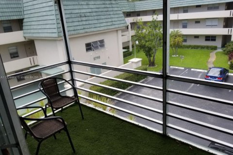 Copropriété à vendre à Hollywood, Floride: 2 chambres, 105.07 m2 № 2045546 - photo 10