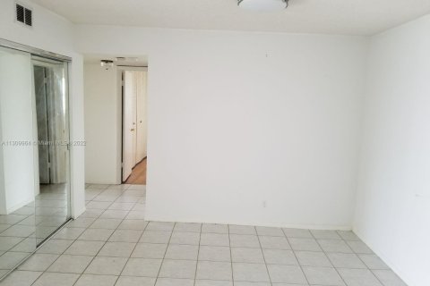 Copropriété à vendre à Hollywood, Floride: 2 chambres, 105.07 m2 № 2045546 - photo 9