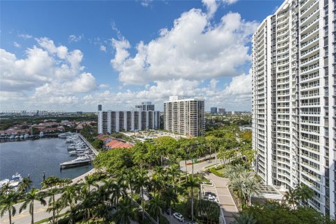 Condo in Aventura, Florida, 3 bedrooms  № 1895951 - photo 11