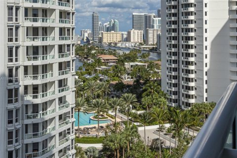 Condo in Aventura, Florida, 3 bedrooms  № 1895951 - photo 12