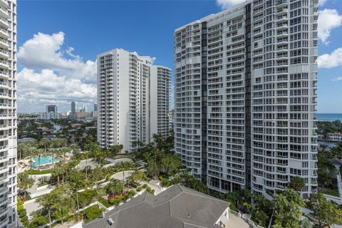Condo in Aventura, Florida, 3 bedrooms  № 1895951 - photo 15